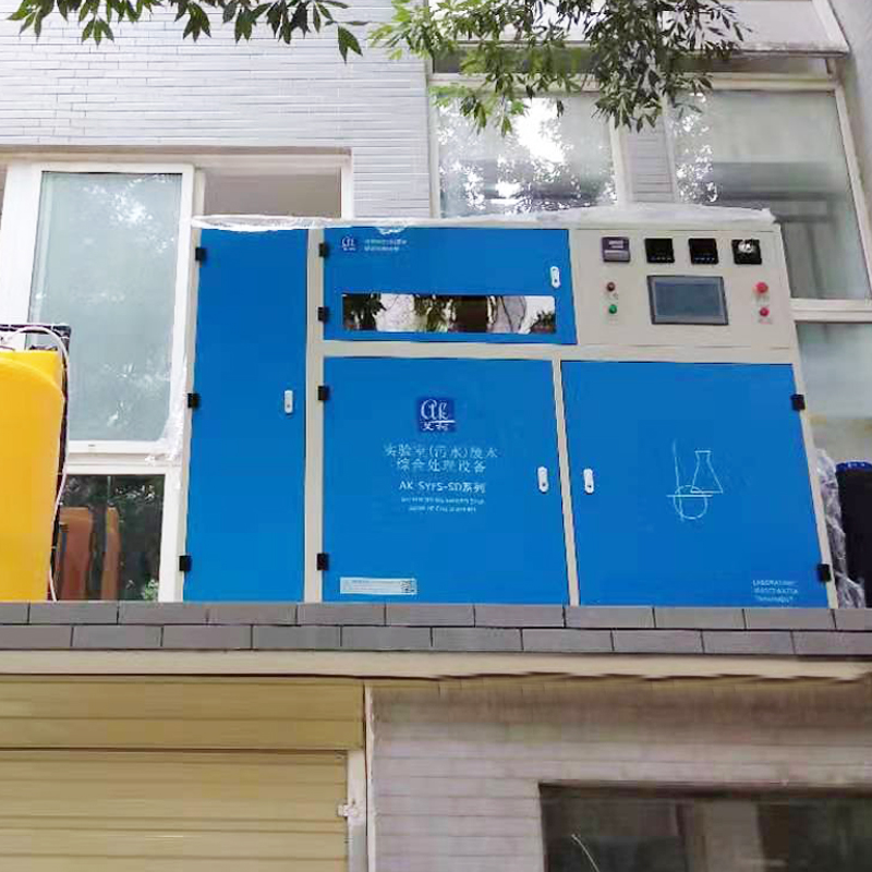 在實驗室廢液處理過程中，如何確保環境安全和人員健康？插圖
